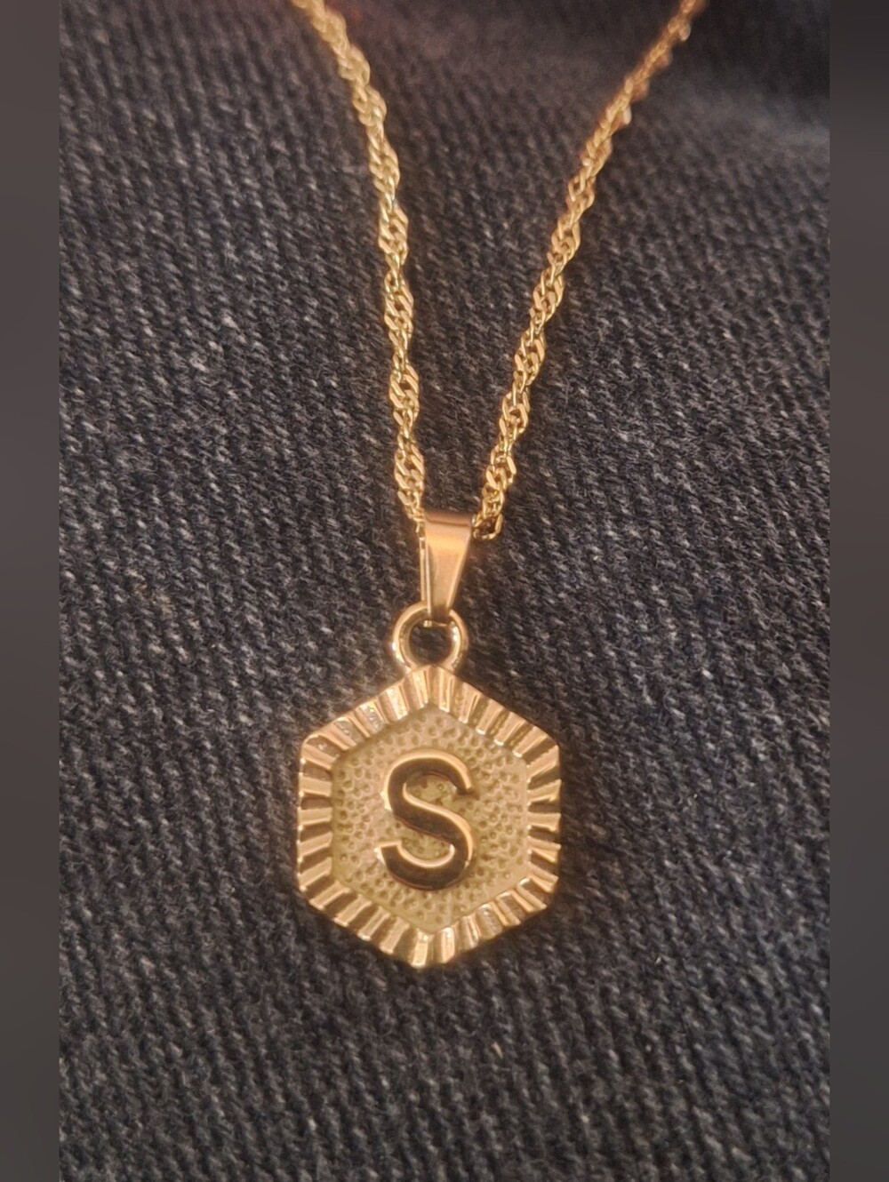 Oak & Ivy Boutique Stainless Gold Tone S Initial Adjustable Necklace NWOT.